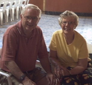 Mike y Rosie Seikel en el Sal�n de la Amistad de la Parroquia
